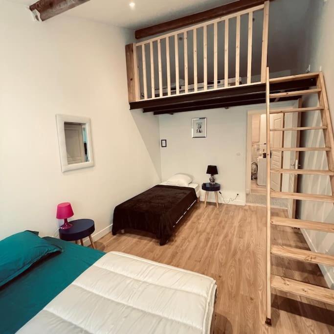 Orly Shelter Apartment Exterior photo